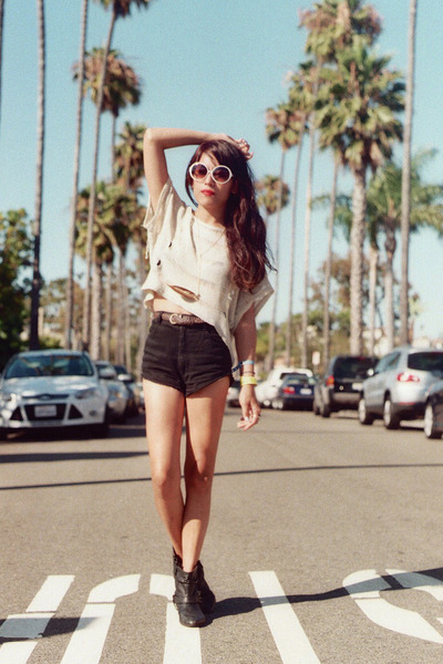 Black High Waisted Shorts Outfit