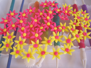 Daffodil Cake Pops