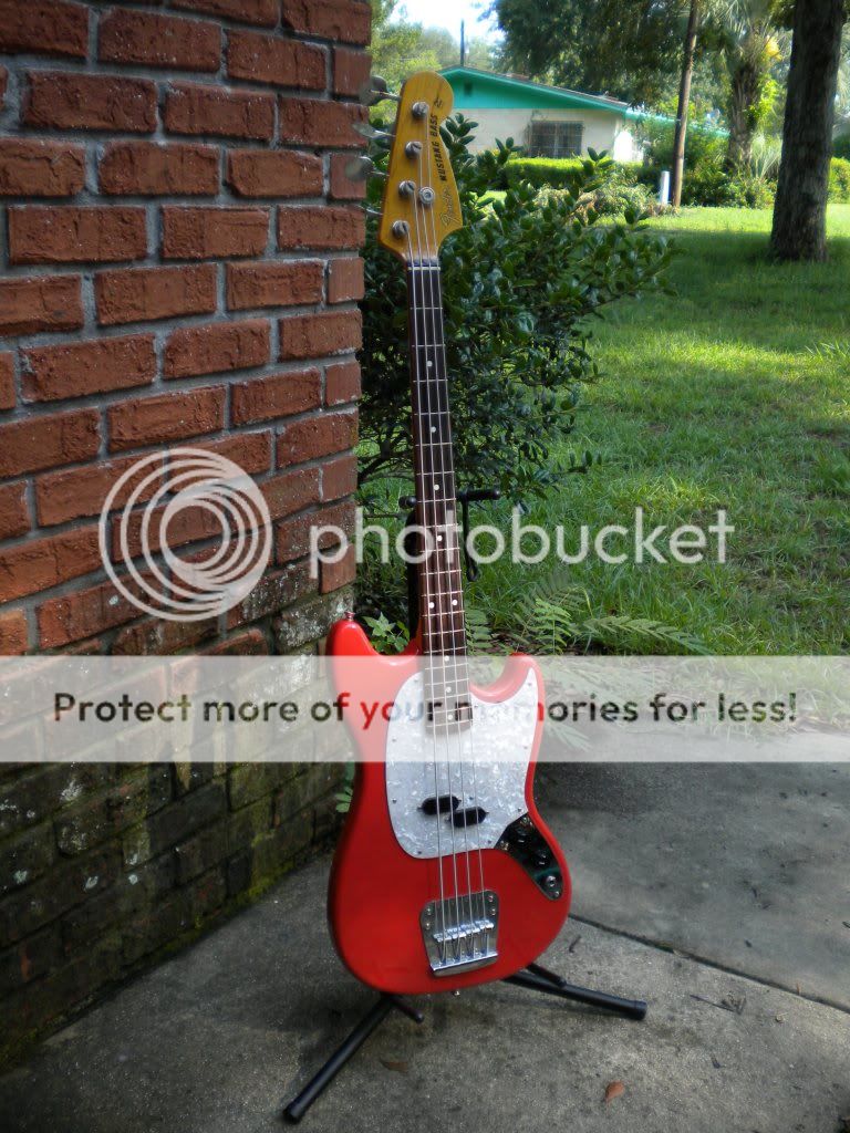 Fender Mustang Bass Fiesta Red