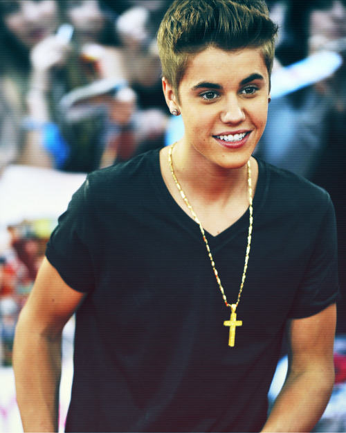 Justin Bieber 2012 Smiling Photoshoot