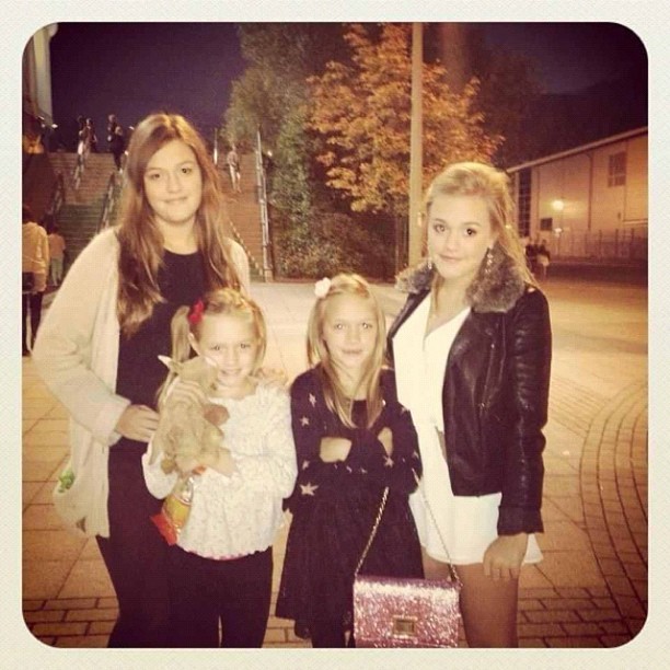 Louis Tomlinson Sisters Daisy And Phoebe