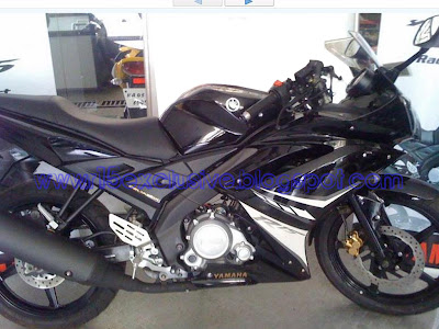 Yamaha R15 Black Colour